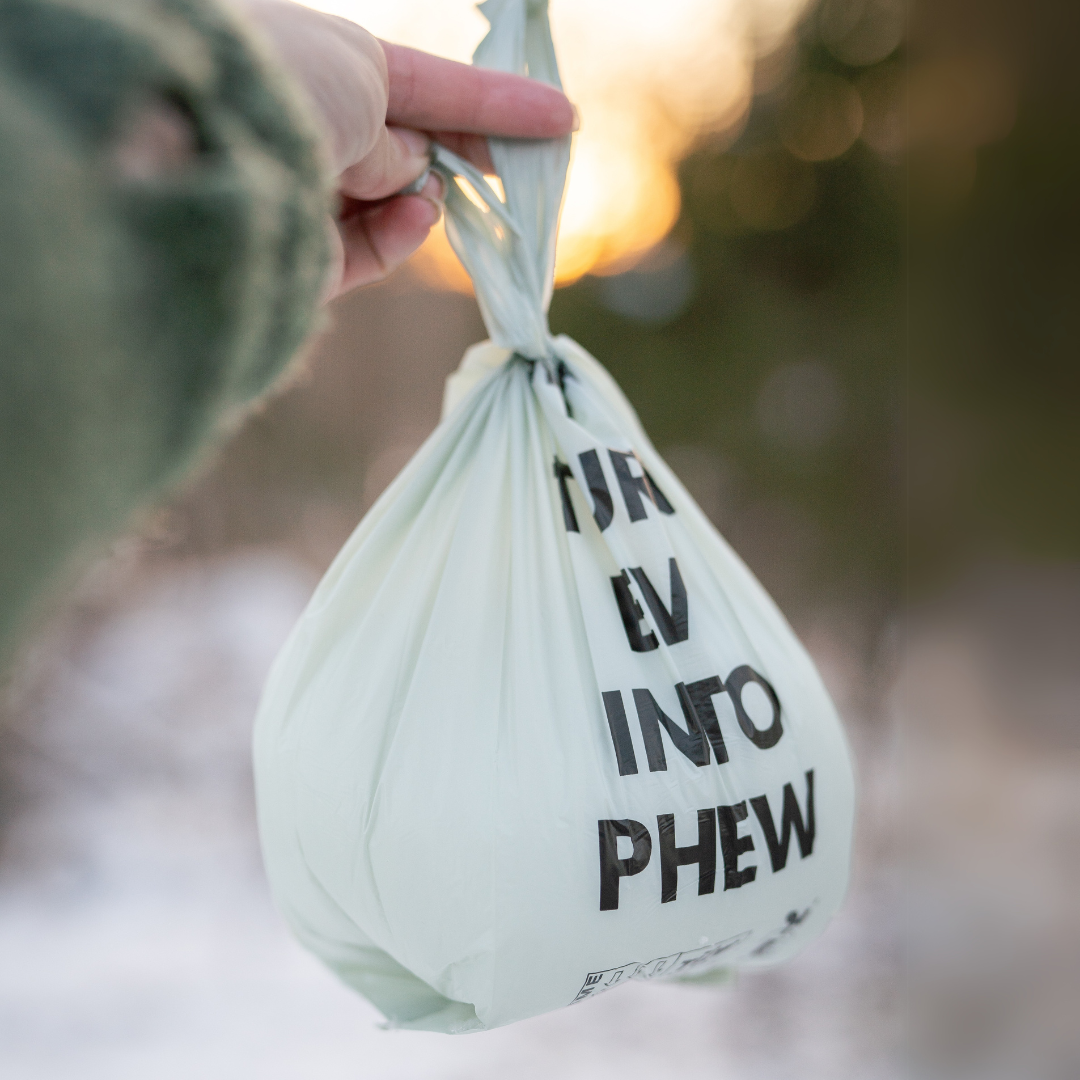 ENVIRONMENTALLY FRIENDLY DOG POOP BAGS 